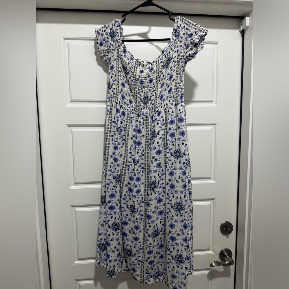 ☀️ Old Navy White and Blue Floral Dress